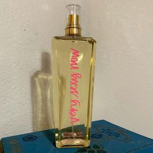 Victoria’s Secret Very Sexy Now fragrance mist